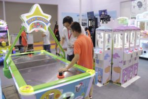 Air Hockey;Prize Claw Machine