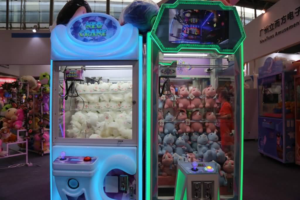 claw crane machine in game center